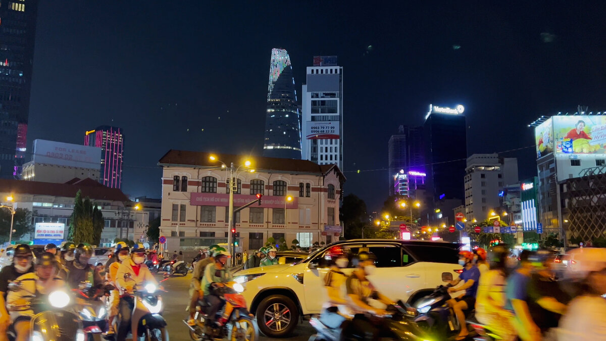 Делимся своим маршрутом и рассказываем, что посмотреть в крупнейшем городе Вьетнама за один день. Город Хошимин – это бывший Сайгон.-30