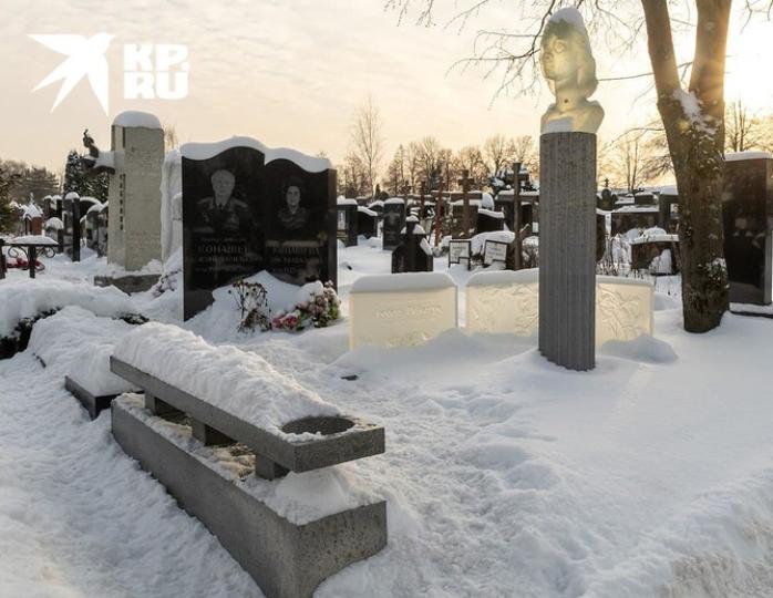 Богемский хрусталь сияет на морозе: как выглядит могила Полищук через 14 лет после ее смерти