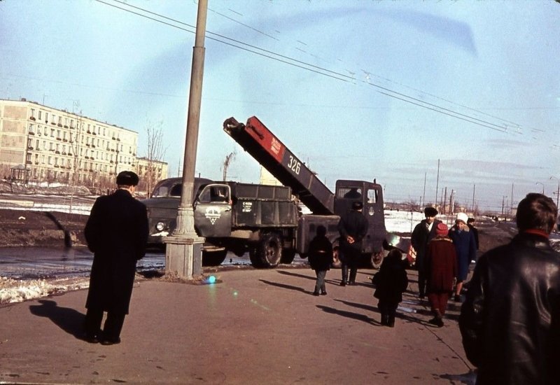 Уборка снега в Москве 70-х автомобили, зима, москва, ретро фото, снег, снегоуборочная машина, уборка снега, фото