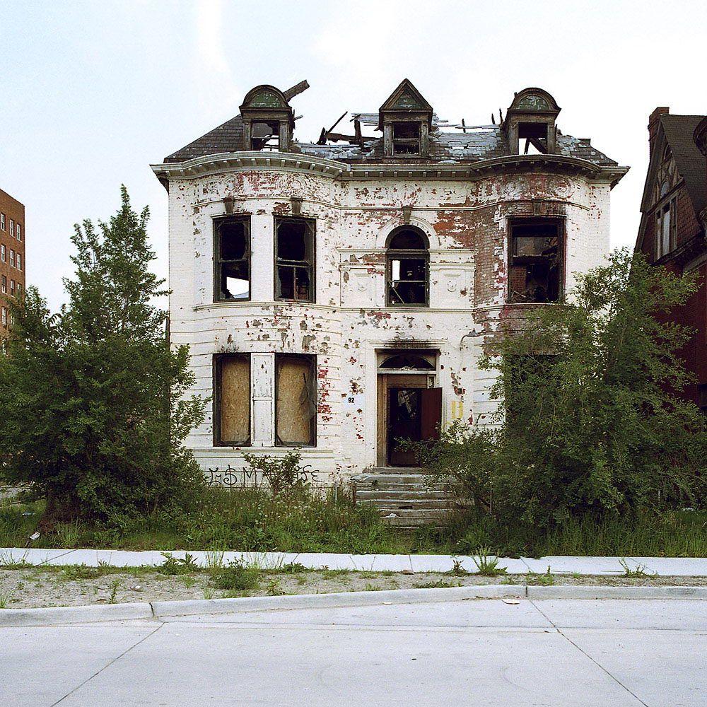 Фото заброшки. Усадьба Кляйн Шарлак. Заброшенные старинные здания. Заброшенное здание. Старое разрушенное здание.