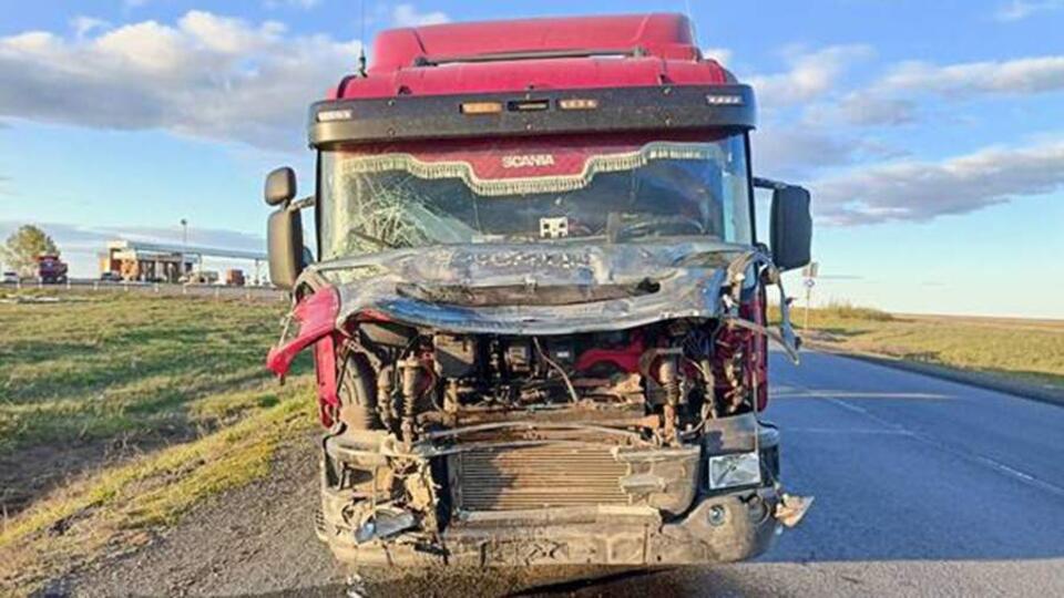 Четыре человека погибли в ДТП с грузовиком под Оренбургом