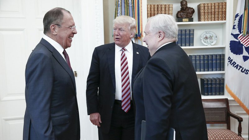Пушков высмеял американские СМИ за их недовольство улыбками Лаврова и Трампа