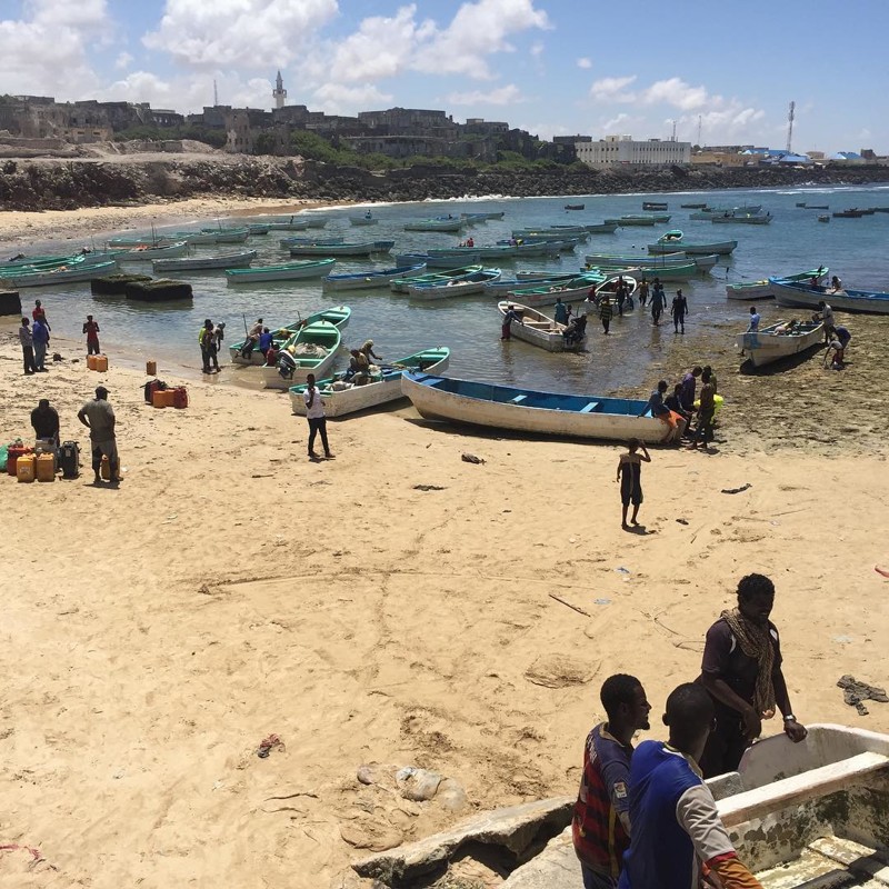 А вот и рыбацкие лодки Могадишо, жители Сомали, сомали