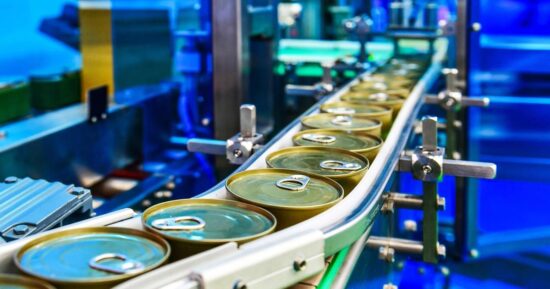 В тушенке по ГОСТу вместо мяса нашли жир и сухожилия. В списке подделок — 10 марок