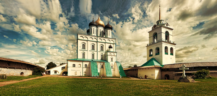 78-метровый кафедральный собор Псковской и Порховской епархии.