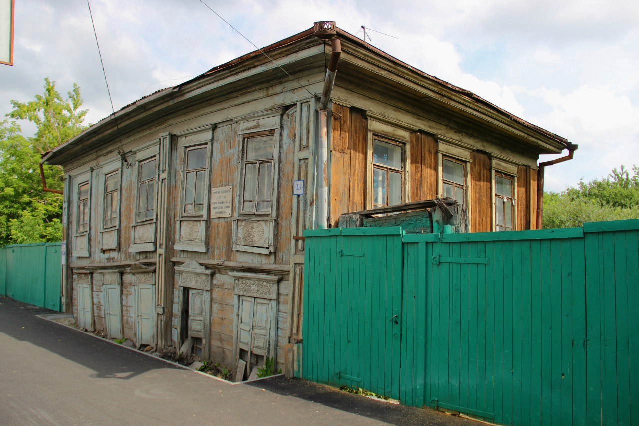 Частные дома в тюмени. Тюмень старый дом. Тюмень старые дома. Старые деревянные дома Тюмени. Тюмень старинный деревянный дом.