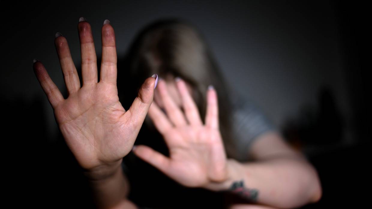 Популярный боец ММА Артур Кулинский сломал руку своей девушке и избил ее