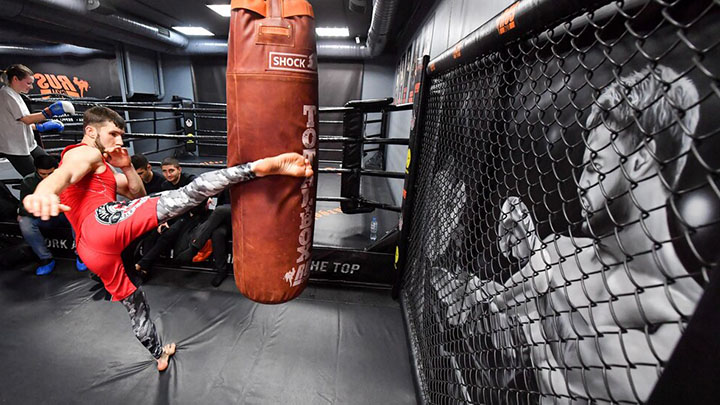 МИГРАНТЫ ВЫХОДЯТ НА ОХОТУ: БОЙЦОВСКИЕ КЛУБЫ ДЛЯ ПРИЕЗЖИХ ПОДНИМУТ БУНТ В РОССИИ расследование,россия