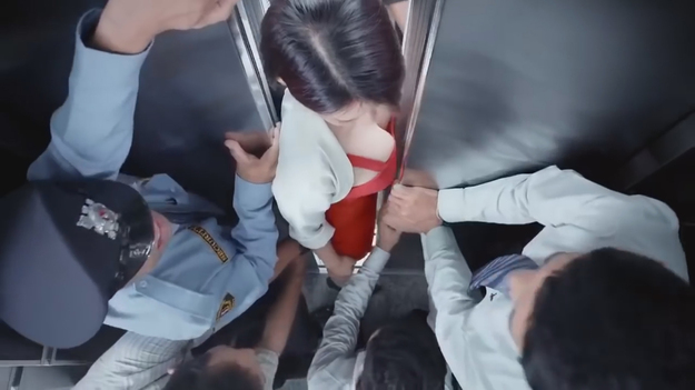 взорвался бюст