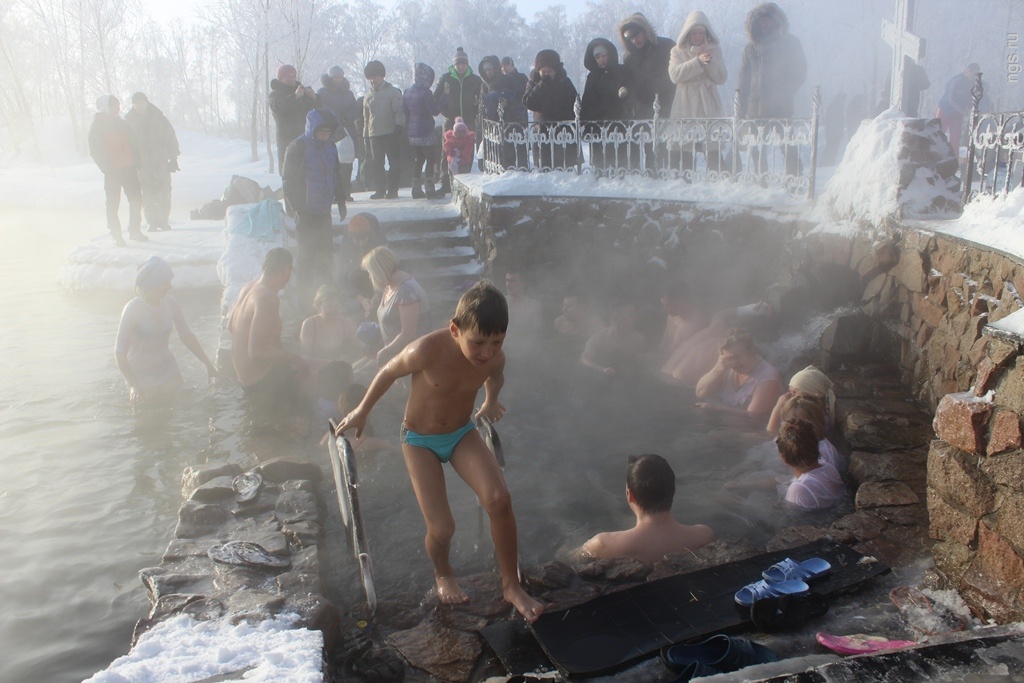 холодная купель на участке. как прошло крещение. купальня на крещение. купель вернисаж. 19 января фото.