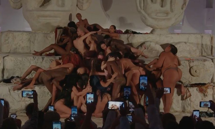 Дочь Мадонны Лурдес Леон обнажилась для провокационного арт-перформанса Дети,Дети знаменитостей