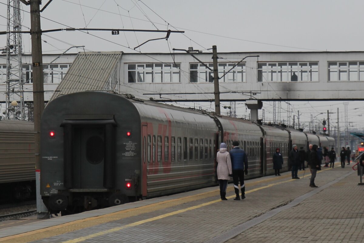 Поезд 1/2 «Россия» на вокзале во Владимире. Фото: Кирилл Балберов