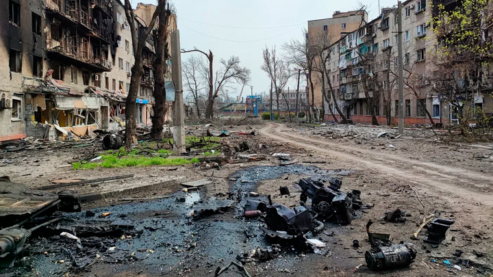 "ЭТОТ МАЛЬЧИК ВСЕМ ЗА ЛЕКАРСТВАМИ ХОДИЛ": ПОСЛЕДНИЕ ВЫСТРЕЛЫ В МАРИУПОЛЬСКИХ ПОДЪЕЗДАХ