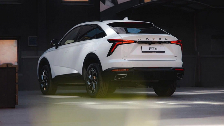  выпускаемый в России новый полноприводный купе-кроссовер Haval F7x подешевел