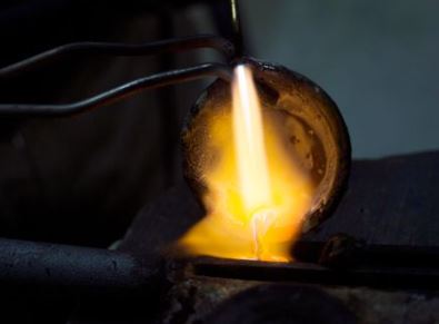 Jeweller S'bhekile Ndlangisa melts silver in Durban, South Africa, January 20, 2018. REUTERS/Rogan War