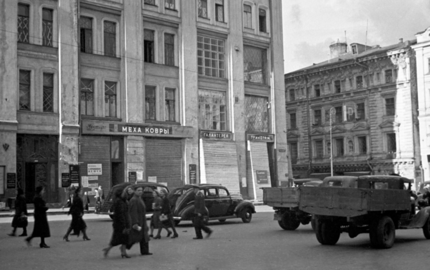 На помойку несли бюсты Сталина