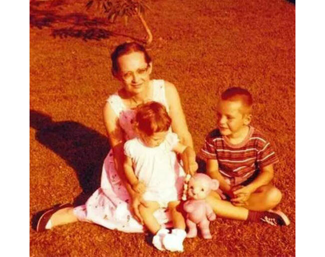 Маленькая пленница Сьюзан Вайли: ужасная история девочки, запертой в комнате на 10 лет. Маленькая пленница Сьюзан Вайли: ужасная история девочки, запертой в комнате на 10 лет. дети,истории,происшествия