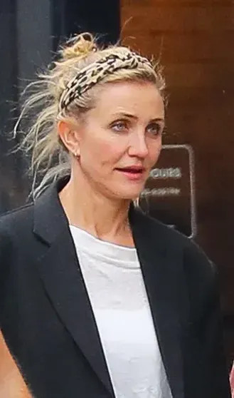 53-лентюю Кэмерон Диас засняли на прогулке с мужем в Нью-Йорке детей, актриса, стала, недавно, вернулась, Бенджи, родились, воспитания, материнства, суррогатного, помощью, весной, ребёнка, снова, появился, Кардинал, ребёнок, Второй, Раддикс, несколько