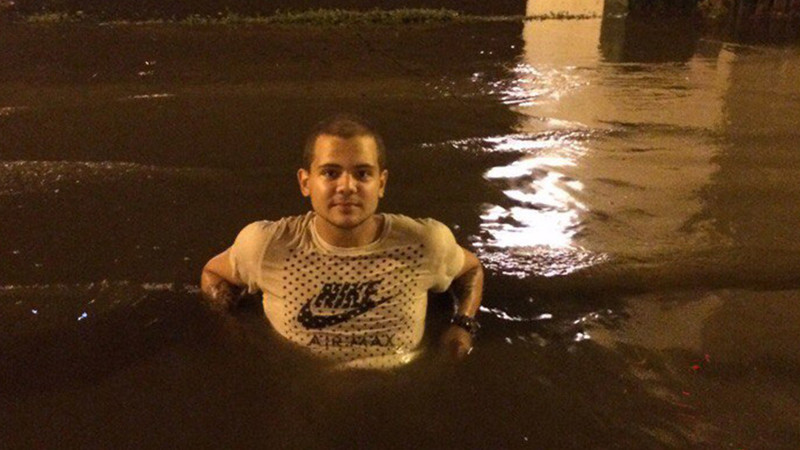 Весной россияне любят купаться, ведь скоро лето, и пора открывать купальный сезон! весна, дороги, россия