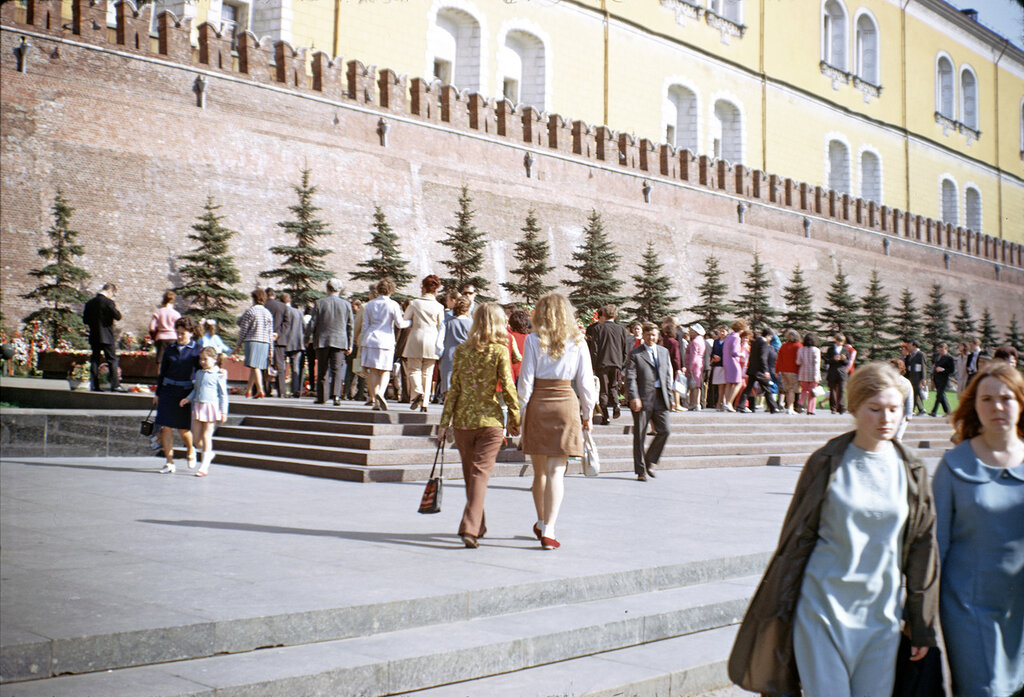 СССР 1973 года в цвете Война и мир