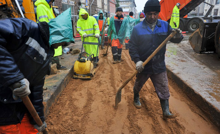 Русским пенсионный возраст увеличить: Пенсии платить мигрантам Русским пенсионный возраст увеличить: Пенсии платить мигрантам россия