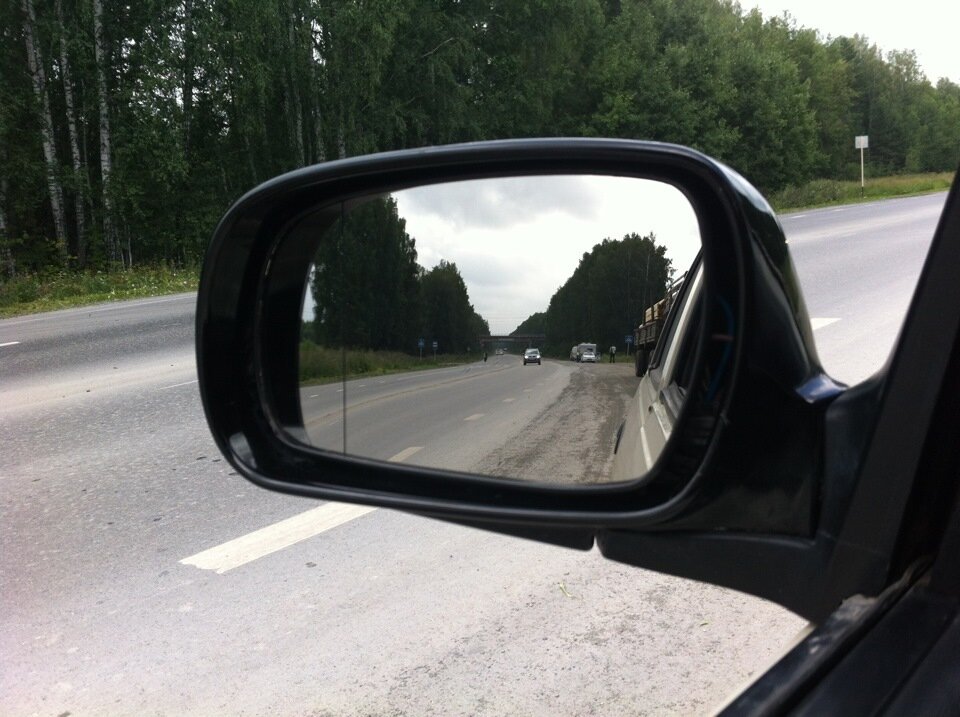 Полоска на зеркалах заднего вида - для чего она нужна, и зачём её устанавливают водители?