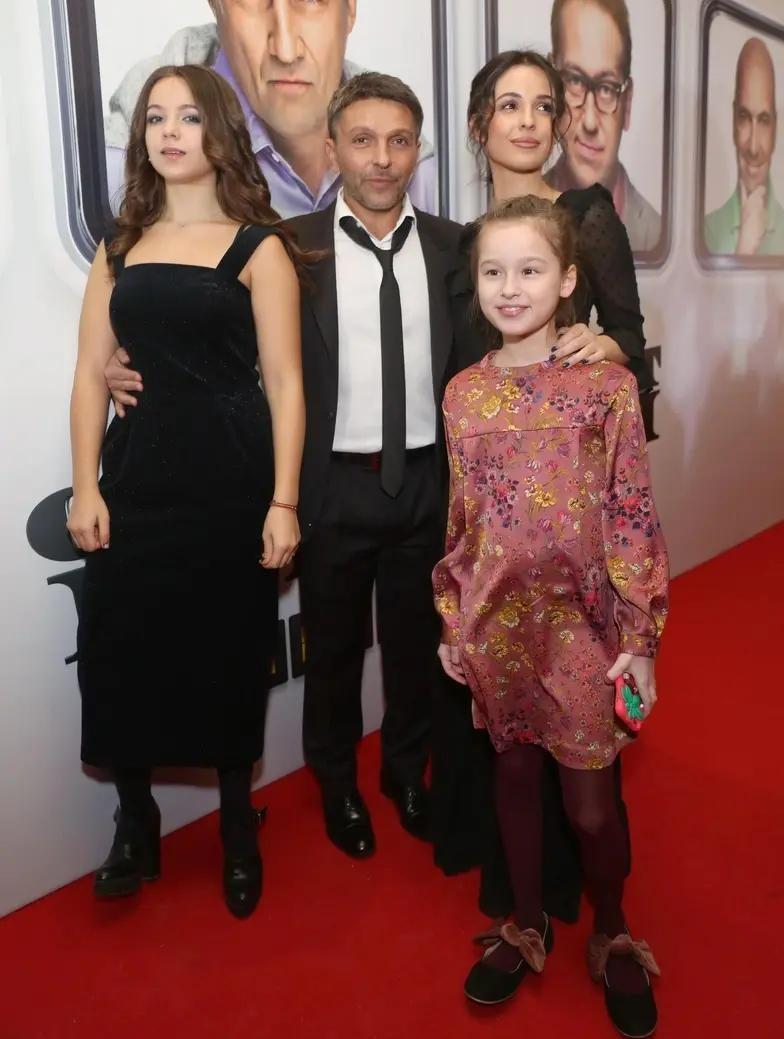 Измены, алкоголизм и позднее отцовство: как сложилась личная жизнь актеров фильма «О чем говорят мужчины» актер, актера, женой, дочерью, жизни, Ростислав, Ларин, говорят, время, второй, стали, Александр, развод, Барац, стала, вместе, фильме, будет, Рыжкова, Демидов