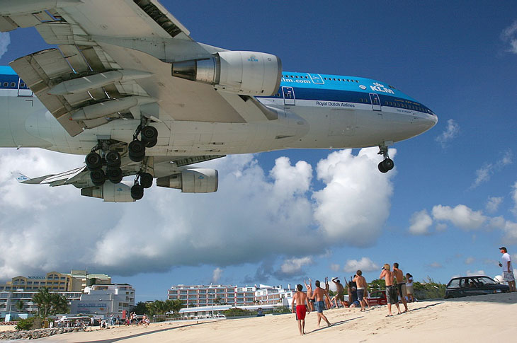 Maho Beach — один из самых необычных пляжей в мире