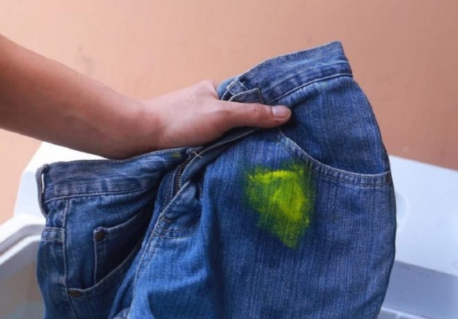Как отстирать жирное пятно на джинсах