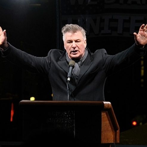 Alec Baldwin has come to Kathy Griffin's defense.