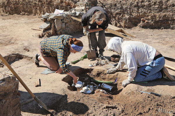 В центре Перми найден уникальный клад. В центре Перми найден уникальный клад.