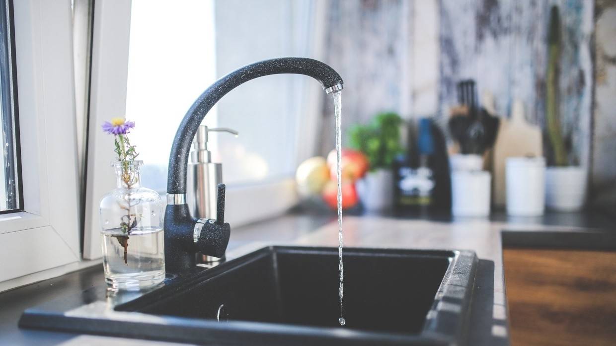 Более 47 тысяч петербуржцев остались без холодной воды из-за аварии на трубопроводе