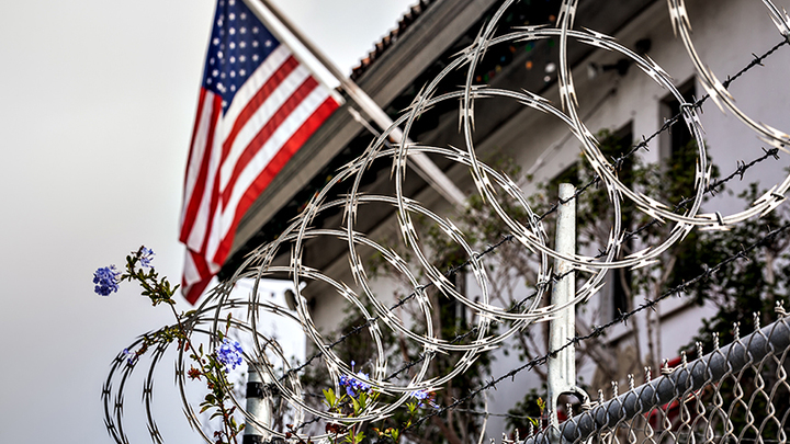 ИДЁТ ОХОТА НА РУССКИХ. ЕСТЬ ТРИ СПОСОБА ЗАСТАВИТЬ АМЕРИКАНЦЕВ НЕ ПОХИЩАТЬ ГРАЖДАН РОССИИ