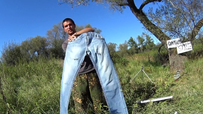 Соль пробивает джинсы, что говорить о коже. |Фото: youtube.com.