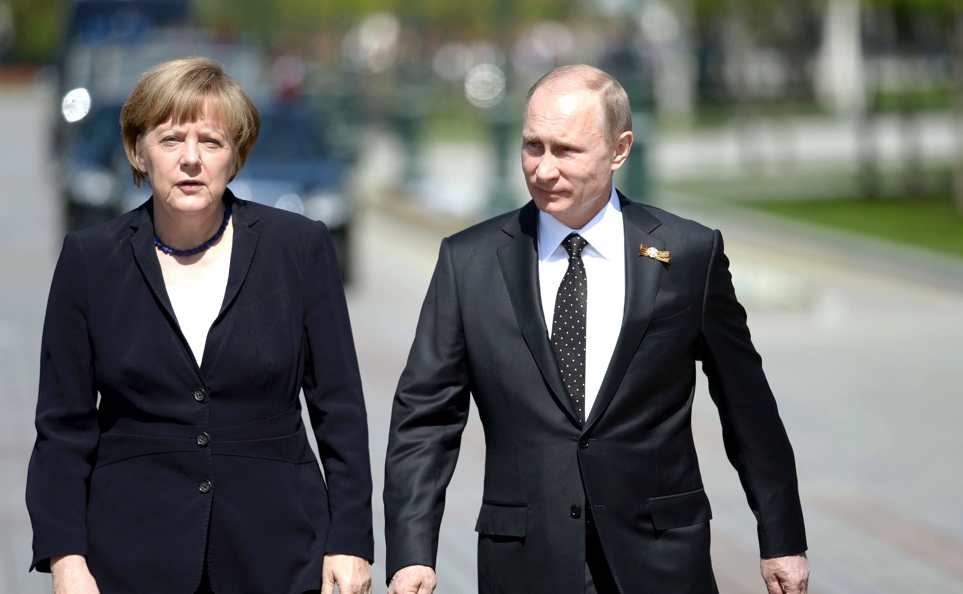 Меркель и Путин обсудили по телефону отравление Навального новости,политика