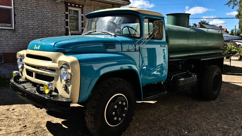 Почему старые ЗИЛы голубые?