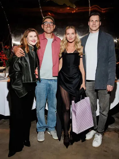 Аглая Тарасова, Юлия Пересильд, Милош Бикович и Анна Цуканова-Котт отпраздновали день рождения Кристины Асмус Асмус, Кристина, Чайкина, Тройник, Михаил, ЦукановаКотт, Харламова, рождения, Руденок, Ковальчук, Аглая, Пересильд, Михеева, Оксана, Зулькарнаев, Милош, дочерью, конфликтовали, финансов, смогли