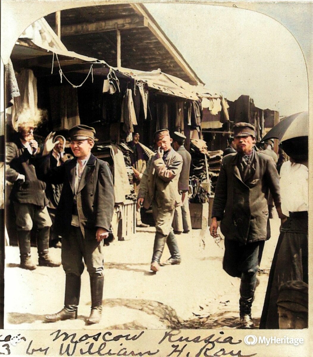 Цветные снимки знаменитого Сухаревского рынка. Раскрасил старые кадры с помощью нейросети