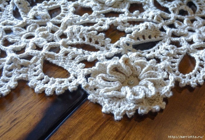 Салфетка крючком с объёмными мотивами Салфетка крючком с объёмными мотивами вязание крючком, своими руками