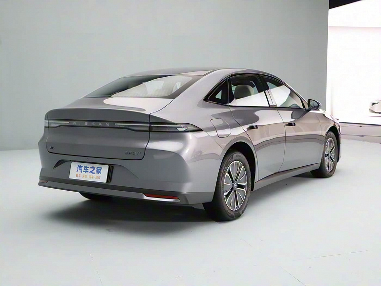 Просторный гибрид Nissan с расходом 2,9 л/100 км — всего 92 тыс. юаней (1 млн рублей). Представлен Nissan N6
