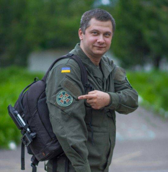 Красное Знамя в руках бабушки – символ освобождения Украины украина