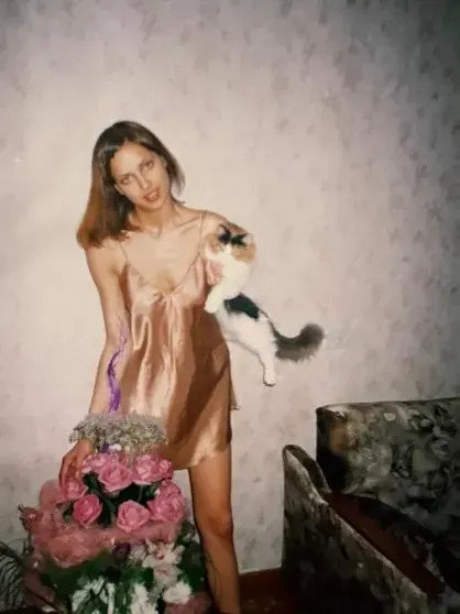 Мода нулевых и советский интерьер: Ирина Шейк поделилась своими подростковыми фото из России ШейкИрина, Ирина, сестройИрина, Челябинской, сестрой, начала, городе, Еманжелинске, Vogue, БразилияИрина, D&039AlbaИрина, ШейкШейк, живёт, НьюЙорке, вместе, восьмилетней, дочерью, которую, родила, BazaarИрина