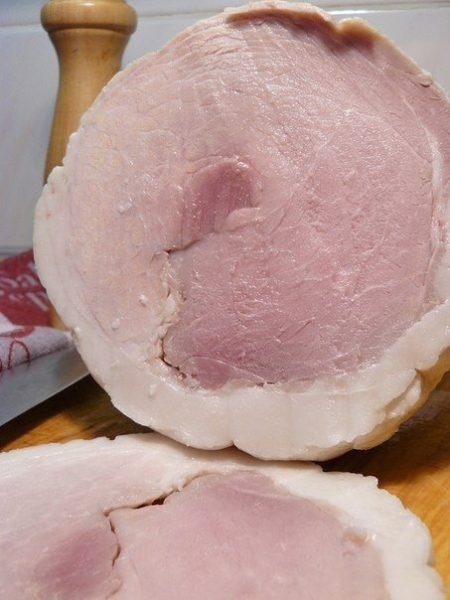 Как приготовить ветчину из свинины в домашних услових
