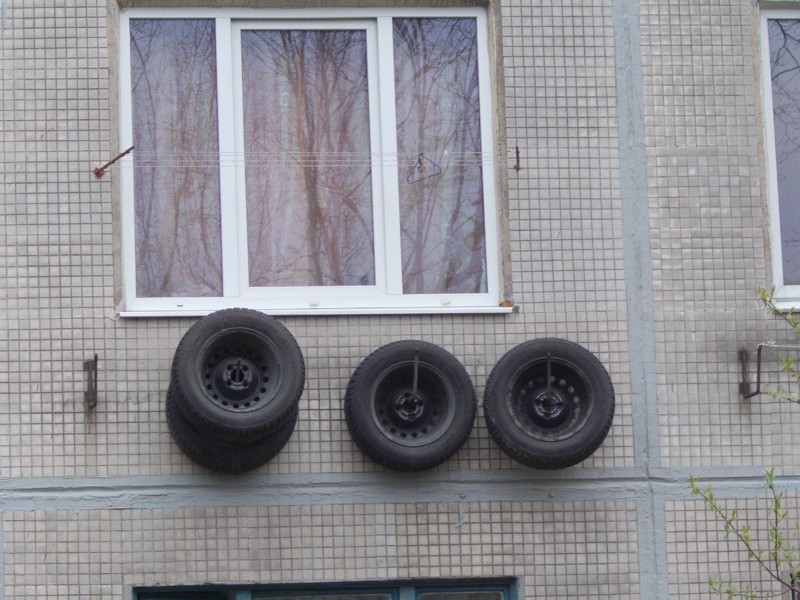Когда негде хранить резину балкон, мусор, прикол, хлам