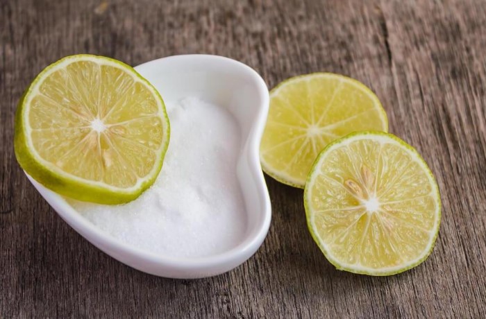 Сочетание соды и лимона решит проблему с помадой / Фото: syl.ru
