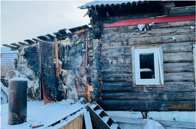 "Думали сердцем": школьники бросились в огонь, чтобы спасти беременную женщину с детьми россия