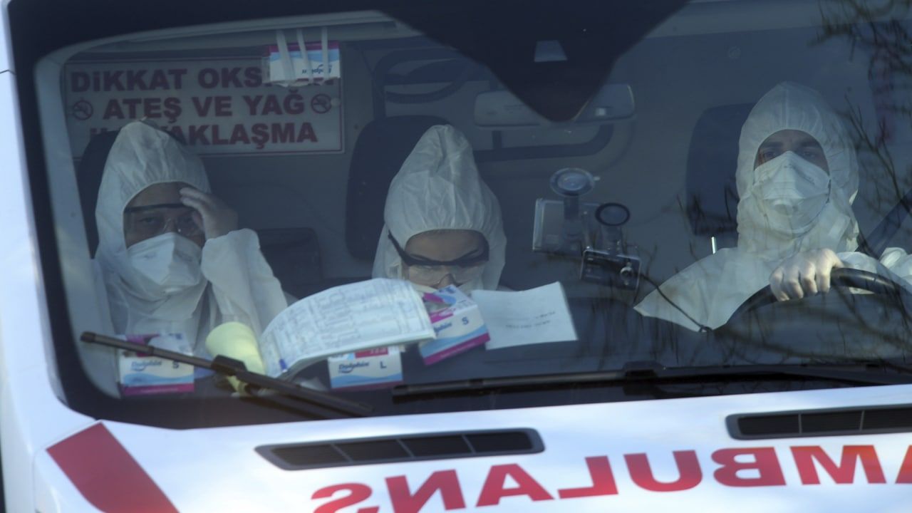 Скорая помощь в Латвии стала реже выезжать на вызовы из-за увеличения стоимости бензина