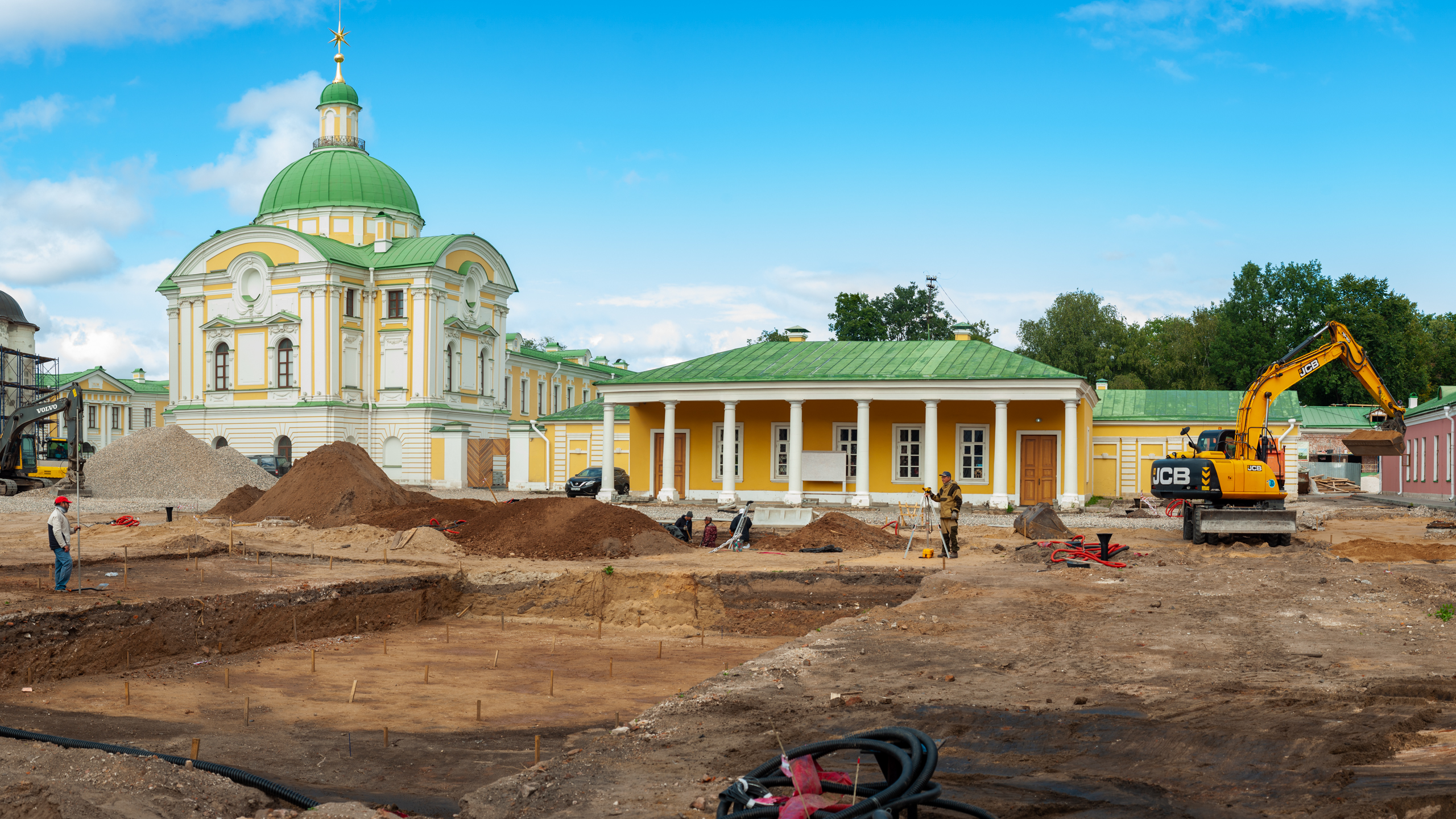Аваевская богадельня и площадь у дворца: Как преображается Тверь