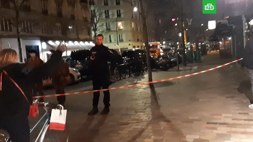 полицейские в париже. теракт эйфелева башня. форма полиции в париже. уголовник из парижа. уголовник из парижа.