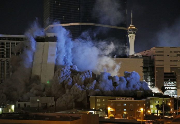 Власти Лас-Вегаса снесли казино Riviera